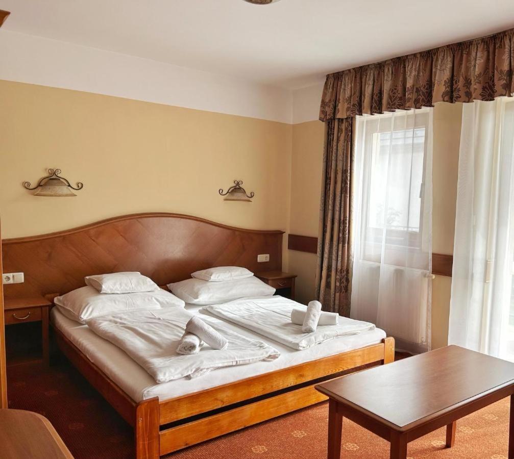 Fonix Wellness *** 1 A Epulet Bed and Breakfast Hévíz Esterno foto