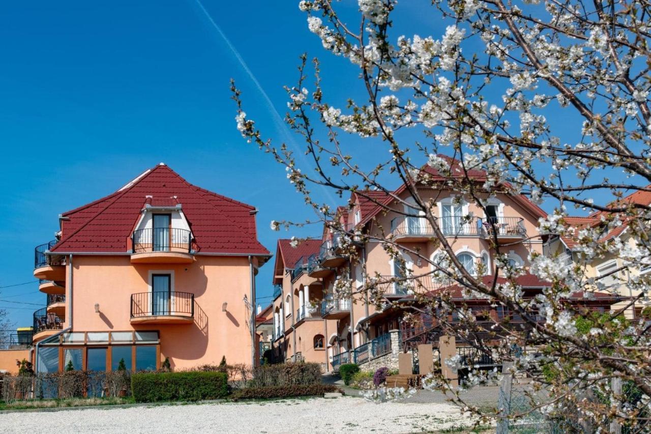 Fonix Wellness *** 1 A Epulet Bed and Breakfast Hévíz Esterno foto