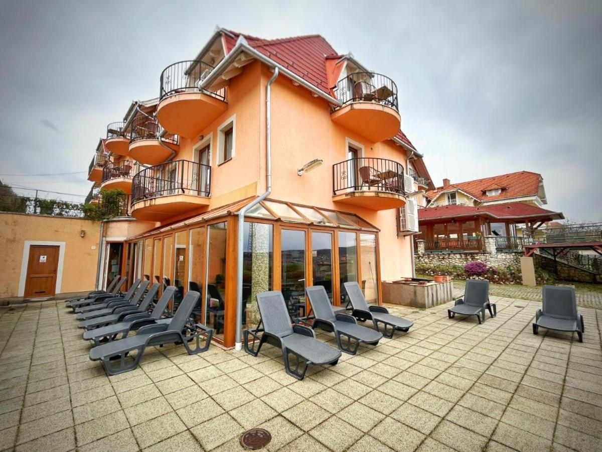 Fonix Wellness *** 1 A Epulet Bed and Breakfast Hévíz Esterno foto