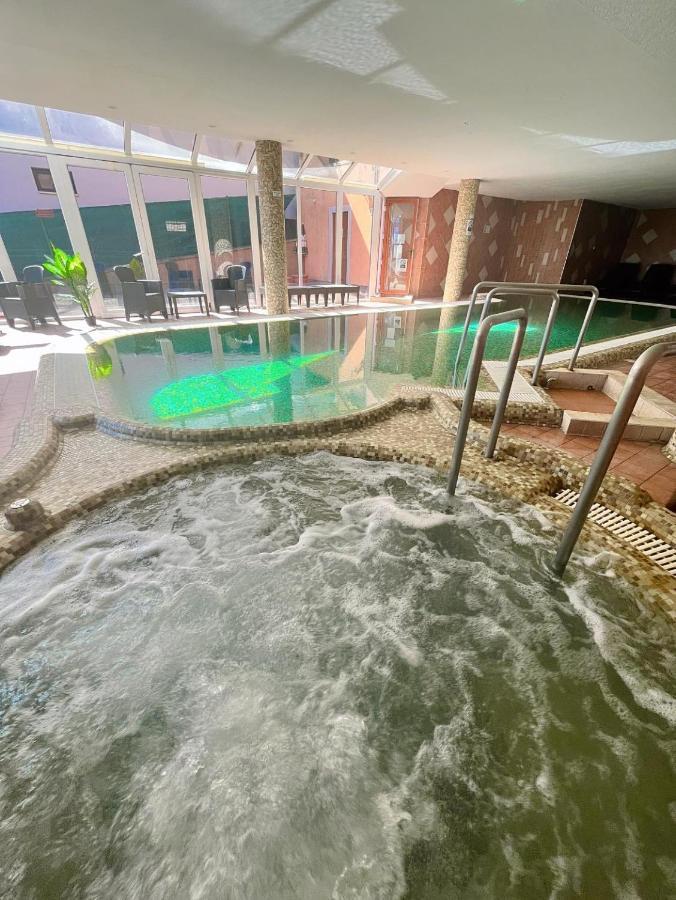 Fonix Wellness *** 1 A Epulet Bed and Breakfast Hévíz Esterno foto