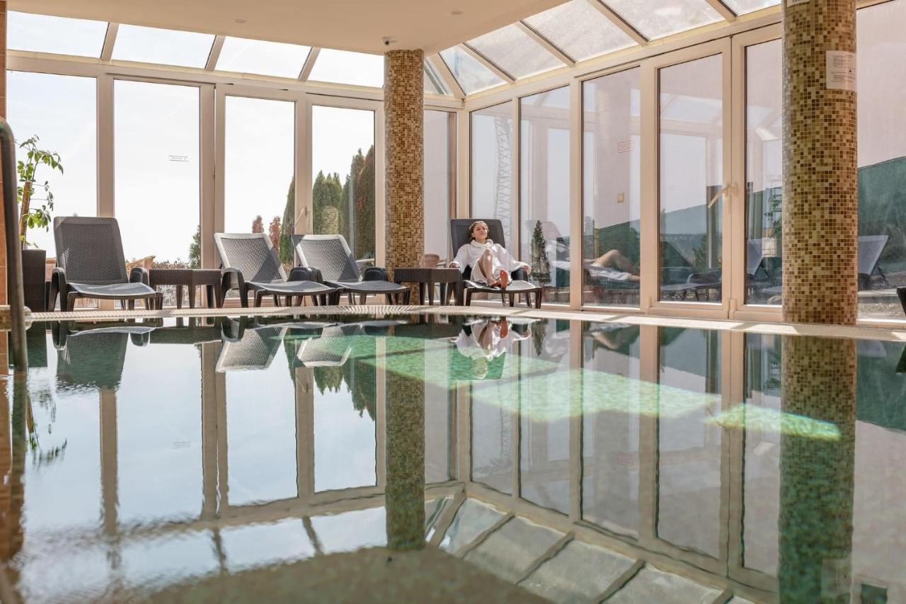 Fonix Wellness *** 1 A Epulet Bed and Breakfast Hévíz Esterno foto