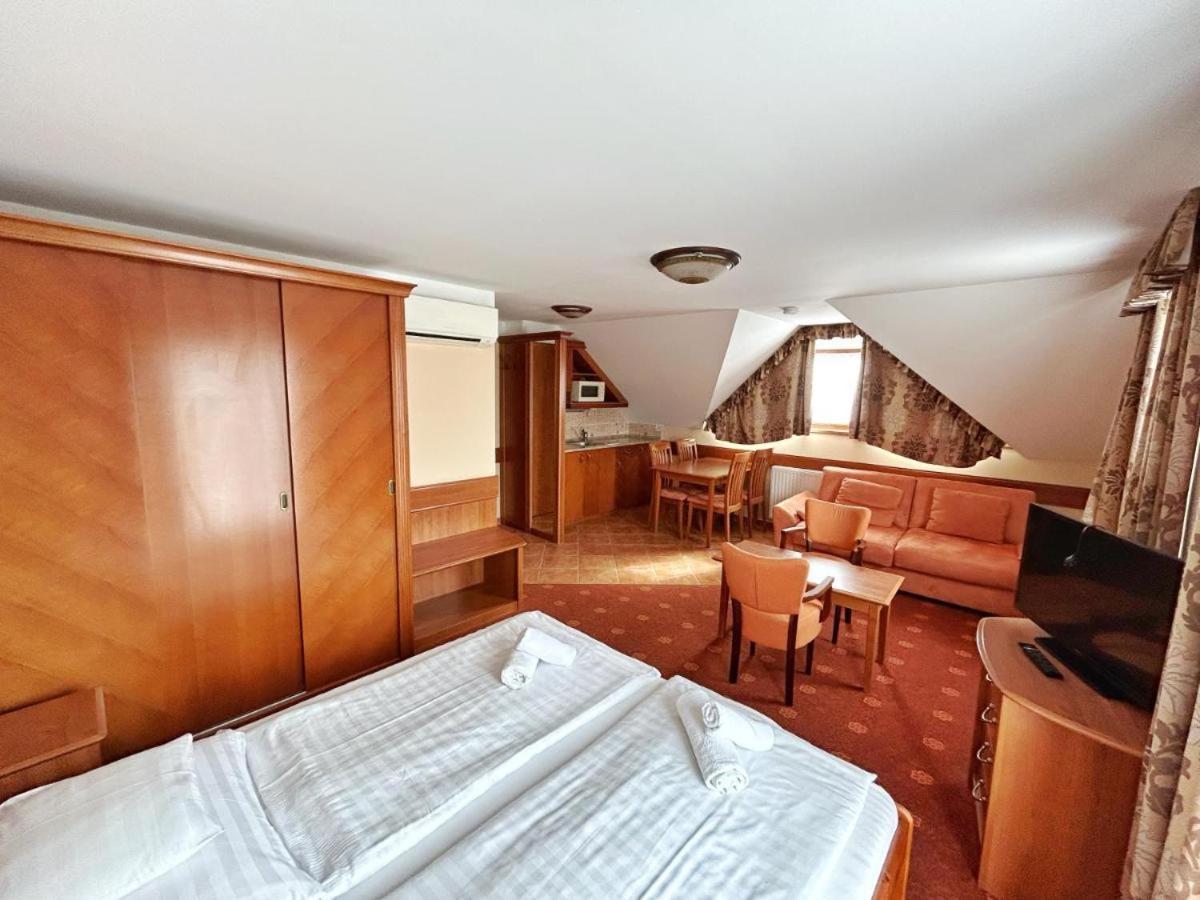 Fonix Wellness *** 1 A Epulet Bed and Breakfast Hévíz Esterno foto