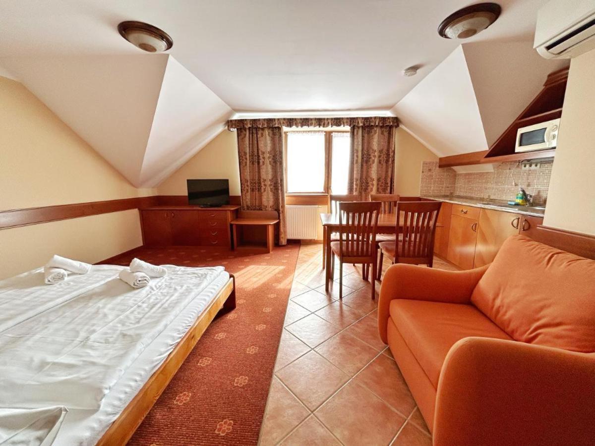 Fonix Wellness *** 1 A Epulet Bed and Breakfast Hévíz Esterno foto