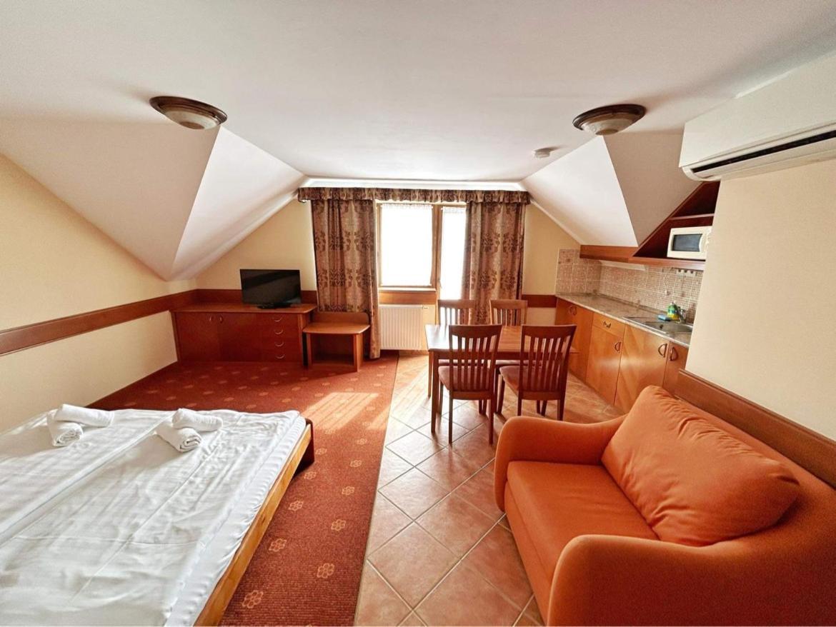 Fonix Wellness *** 1 A Epulet Bed and Breakfast Hévíz Esterno foto