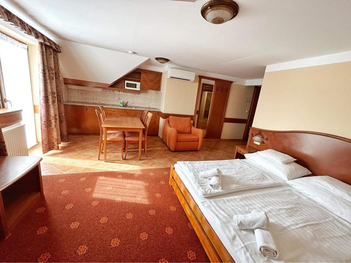 Fonix Wellness *** 1 A Epulet Bed and Breakfast Hévíz Esterno foto