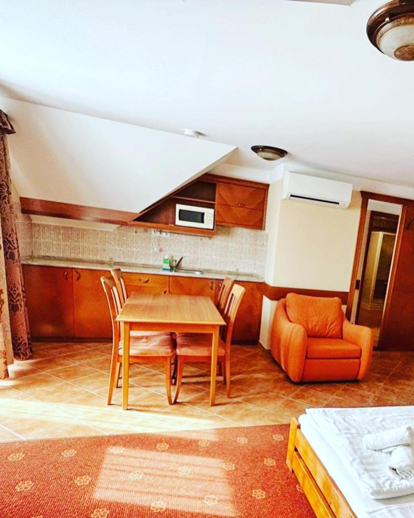 Fonix Wellness *** 1 A Epulet Bed and Breakfast Hévíz Esterno foto