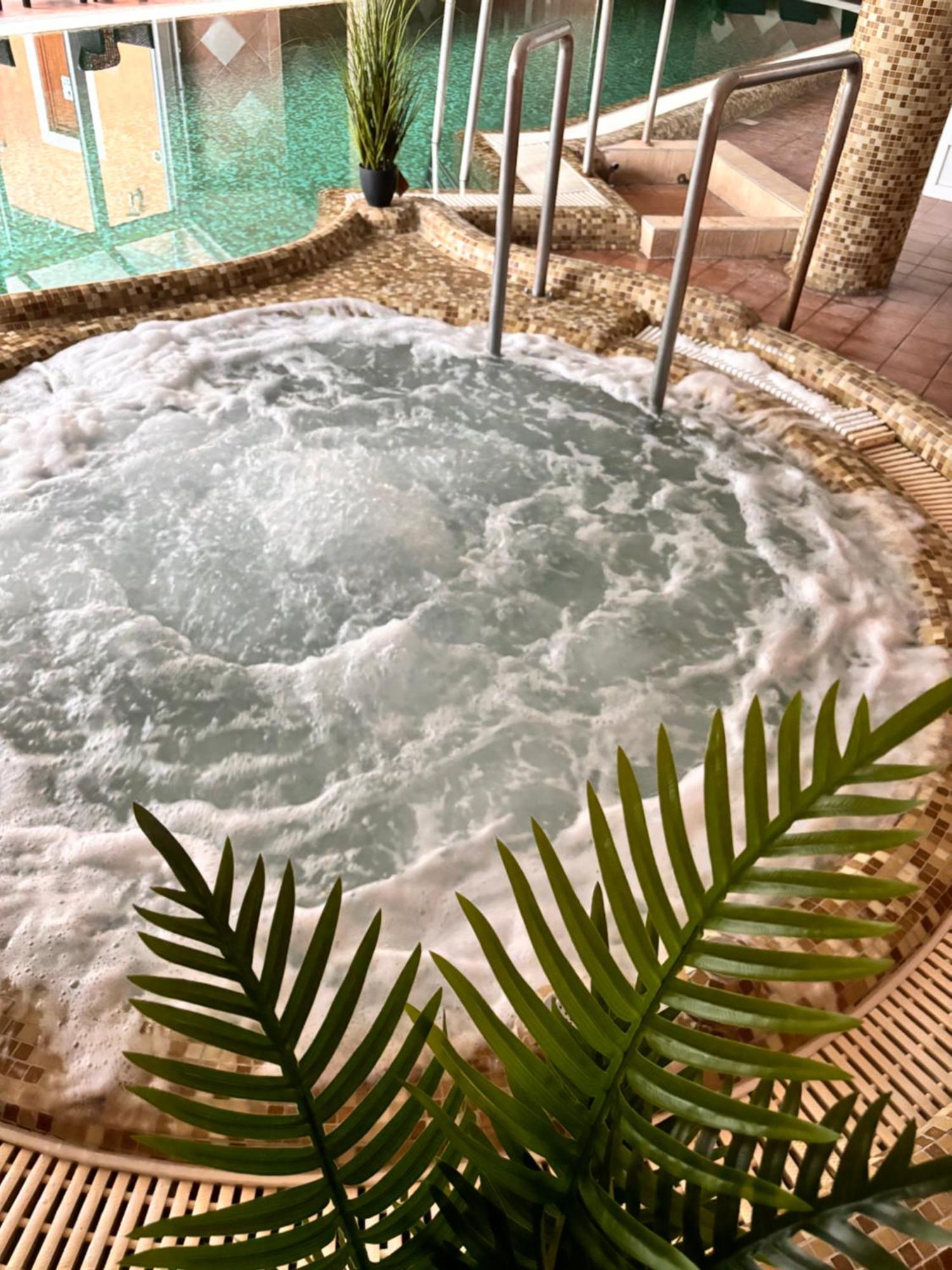 Fonix Wellness *** 1 A Epulet Bed and Breakfast Hévíz Esterno foto